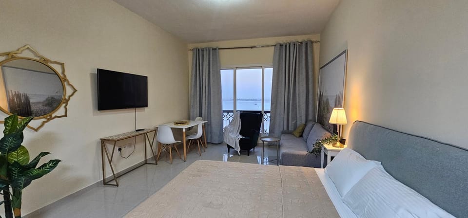 Bed, Photo of the whole room, Seating area, Bedroom
