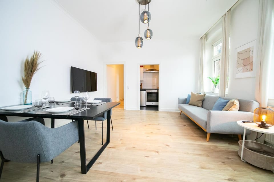 Communal lounge/ TV room, TV and multimedia, Kitchen or kitchenette, Living room, Seating area, Dining area