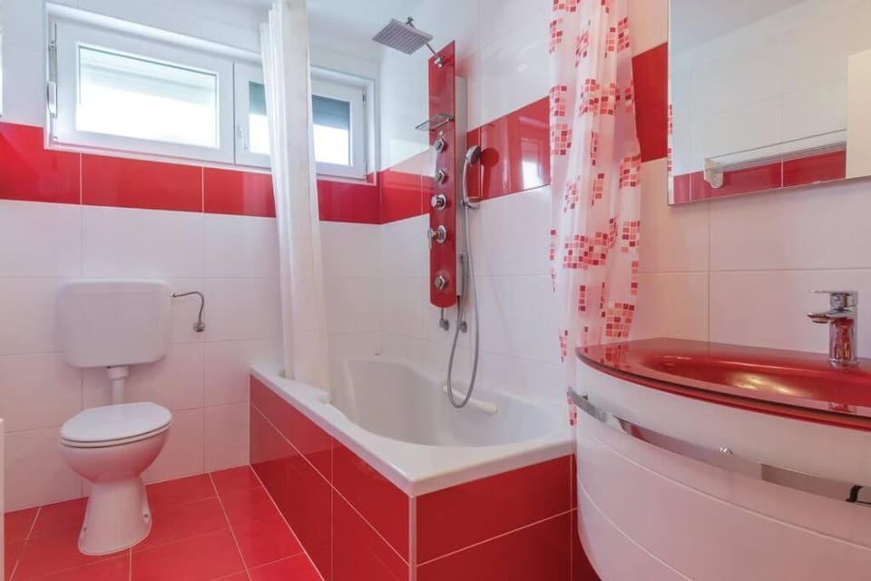 Shower, Toilet, Bathroom, Bath, towels