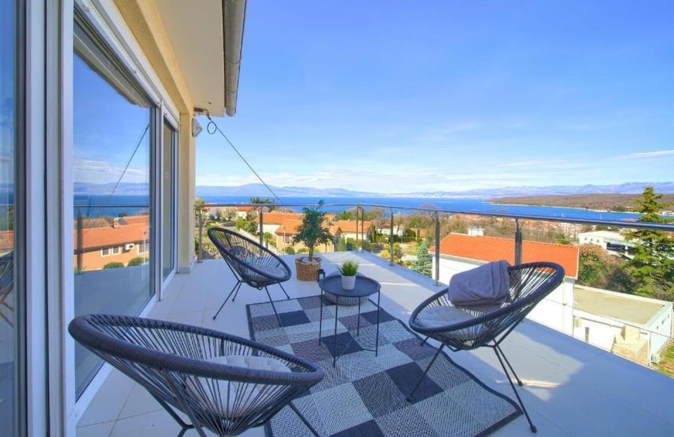 Natural landscape, View (from property/room), Balcony/Terrace, Seating area, Sea view