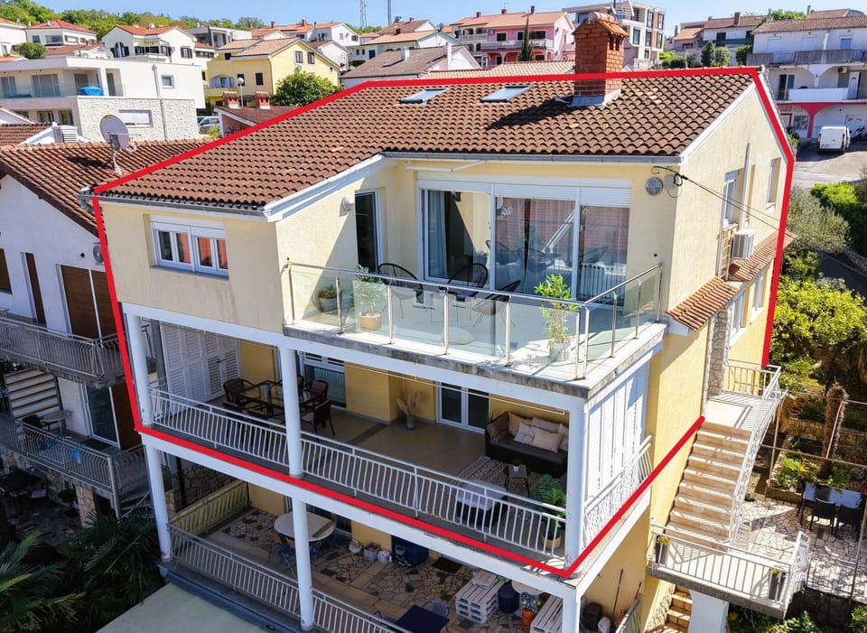 Property building, Neighbourhood, Balcony/Terrace