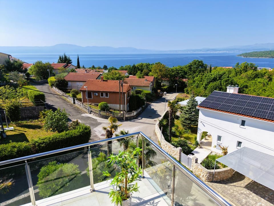 Neighbourhood, Natural landscape, Sea view, Street view