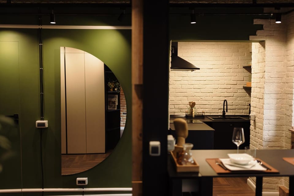 Kitchen or kitchenette, Dining area