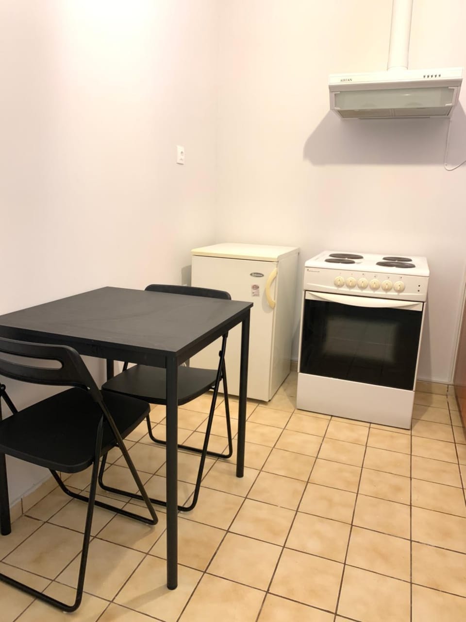 Kitchen or kitchenette, minibar, washing machine