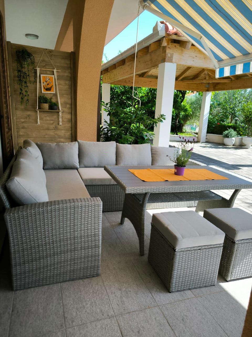 Seating area