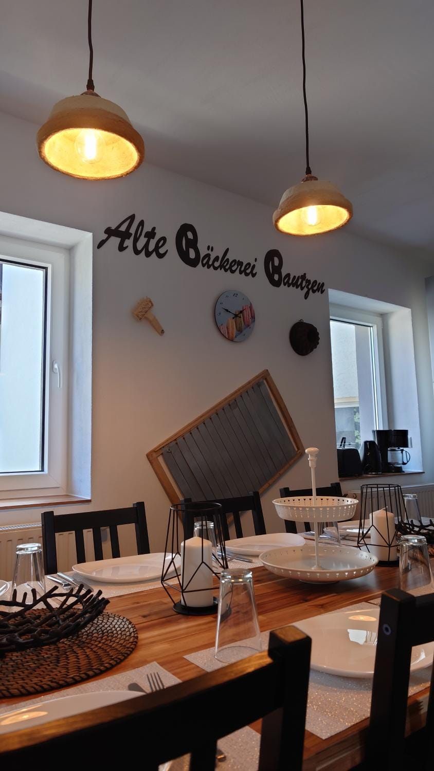 Dining area, Food