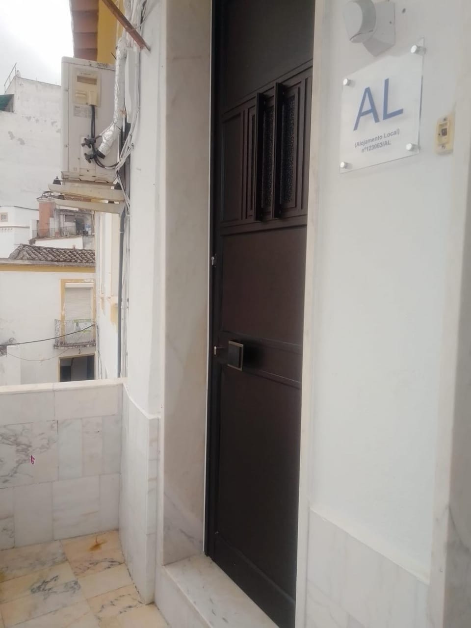 Facade/entrance