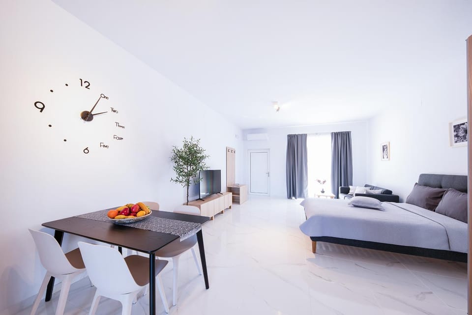 Seating area, Dining area, Bedroom