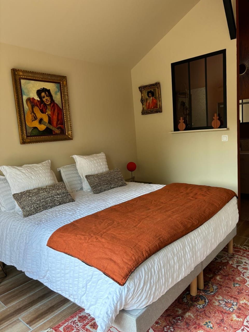 Photo of the whole room