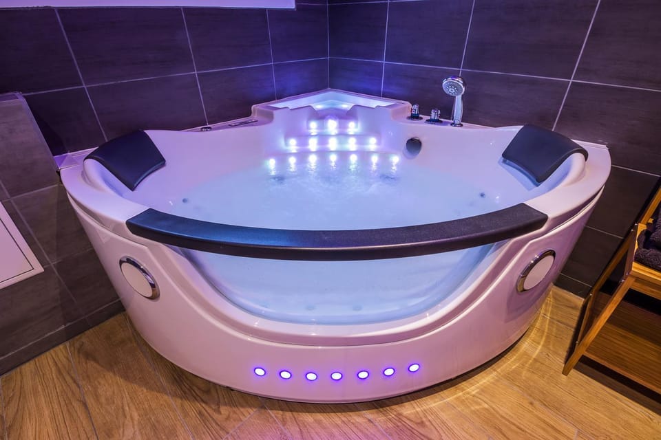 Hot Tub, Hot Tub