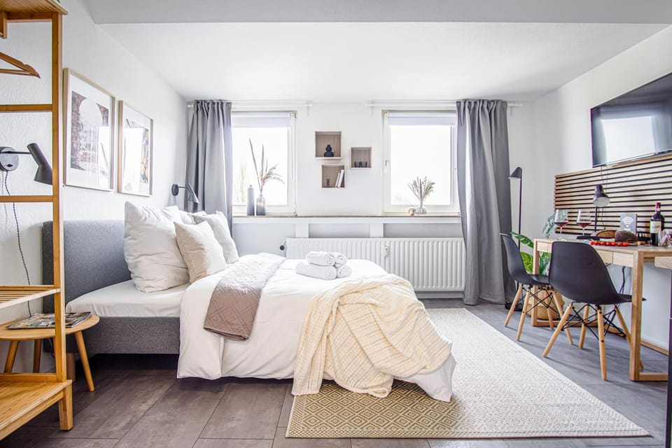 Photo of the whole room, Seating area, Bedroom