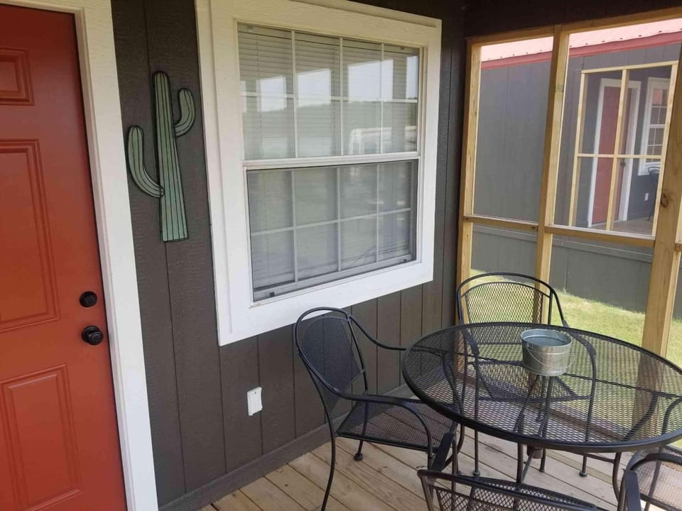 Lakefront Cabin - South of the Border - 13 Cabin in Lake Texoma