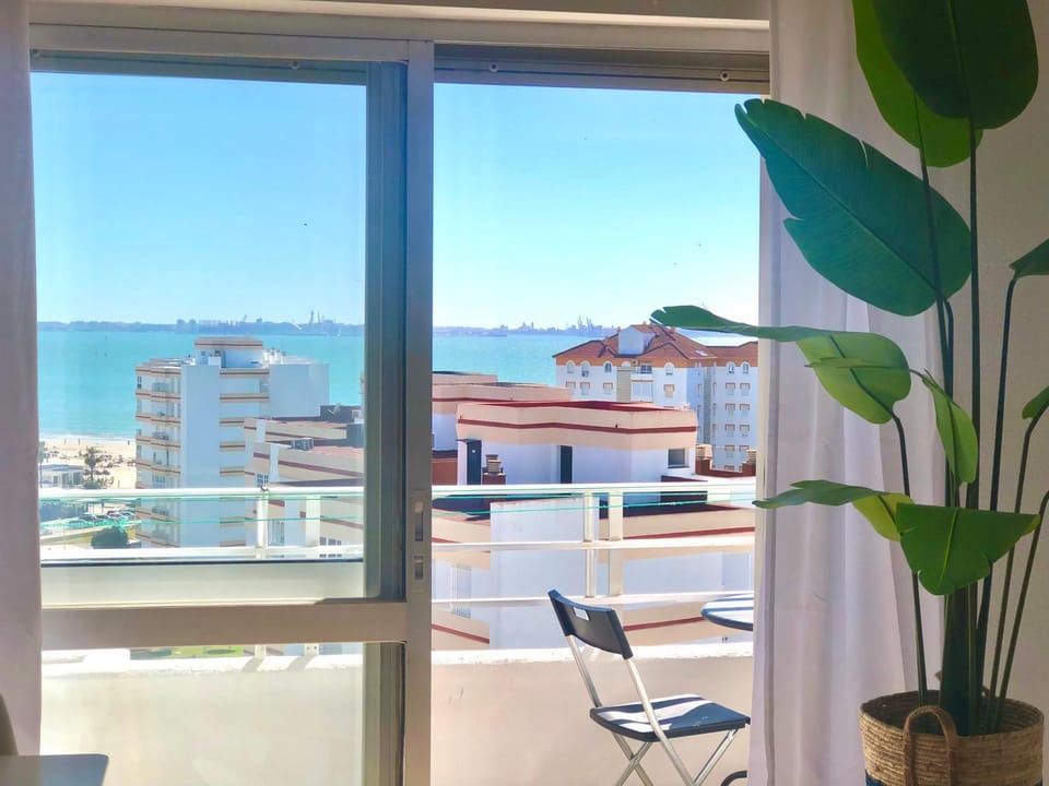 View (from property/room), Balcony/Terrace, Living room, Sea view