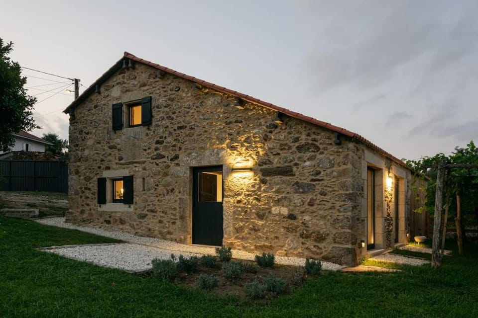 A casa de Abaixo, aloxamento rural House in Galicia