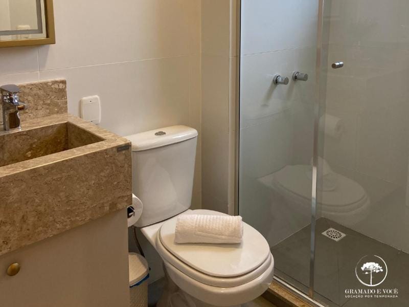 Shower, Toilet