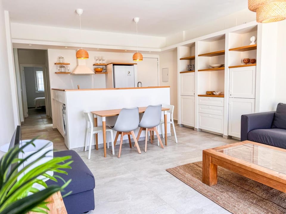 Kitchen or kitchenette, Living room, Dining area