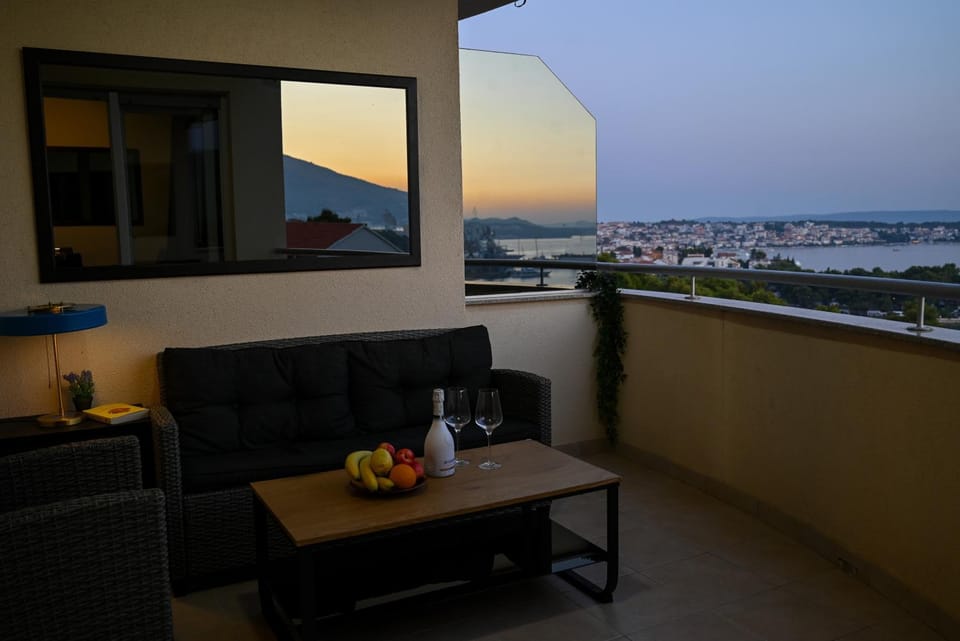 Sunny place with sea view Apartment in Trogir