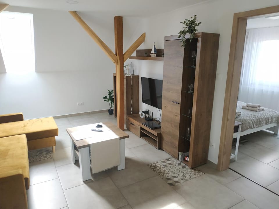 Communal lounge/ TV room, TV and multimedia, Living room