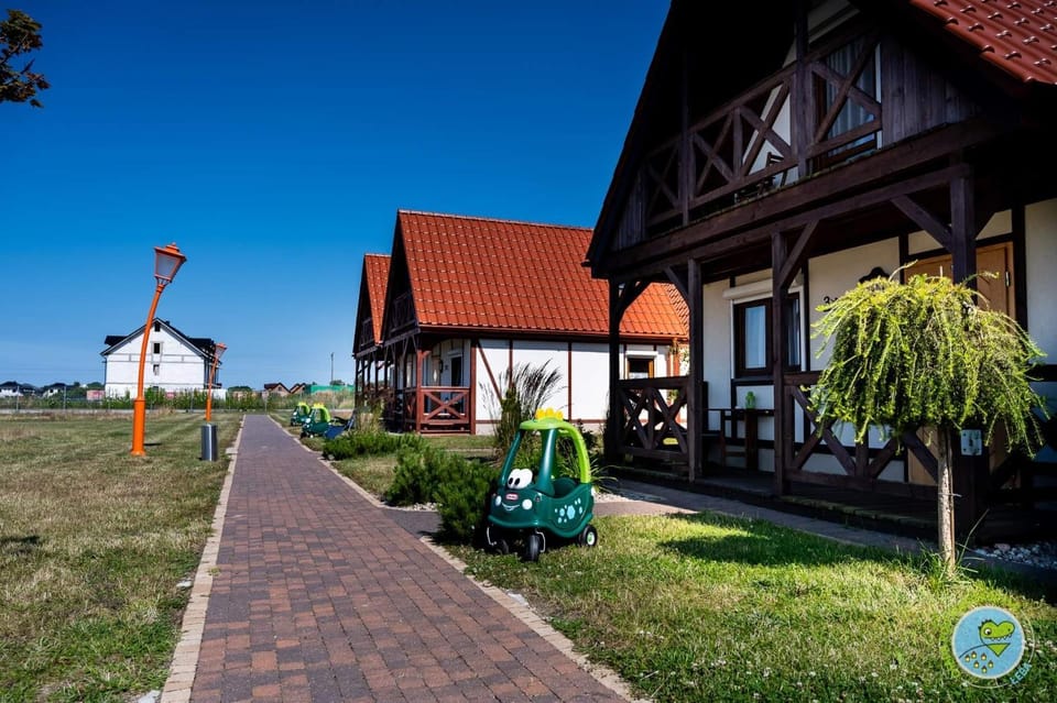 Property building, Day, Natural landscape, Garden, Garden view