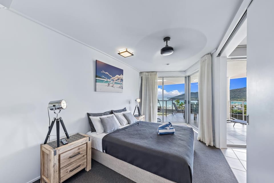 Bed, Natural landscape, Bedroom, Sea view, Sea view