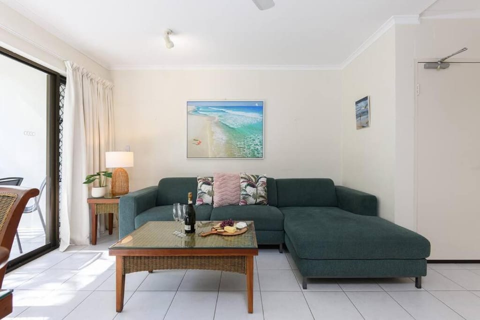 8 Tropical Reef - Right in town & near the beach Apartment in Port Douglas