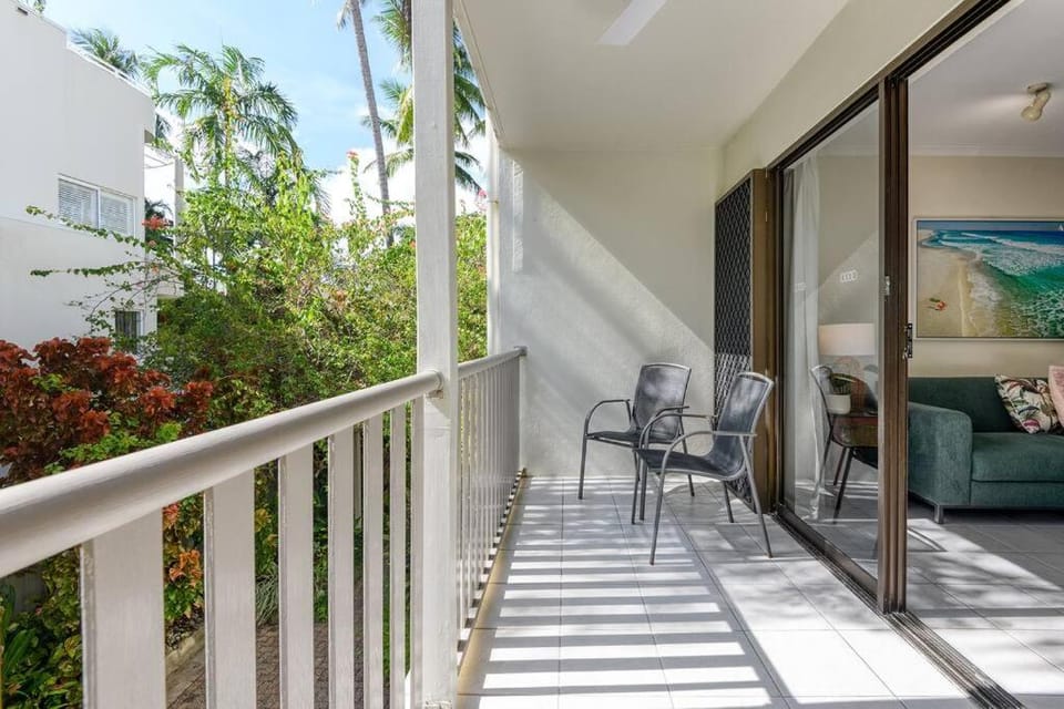8 Tropical Reef - Right in town & near the beach Apartment in Port Douglas