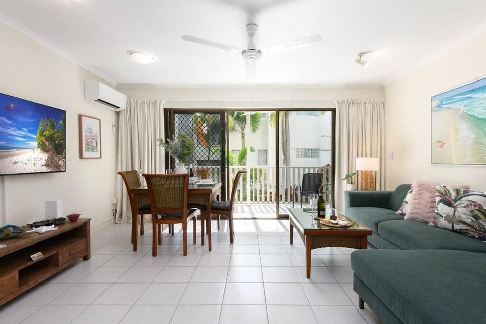 8 Tropical Reef - Right in town & near the beach Apartment in Port Douglas