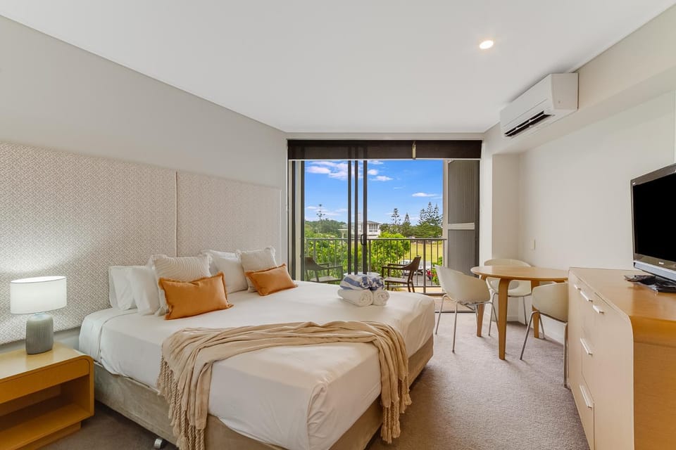 Deluxe Dual-Key Apartment in Salt Spa Resort by uHoliday - 3BR, 2BR and Hotel Room Options Available Apartment in Kingscliff