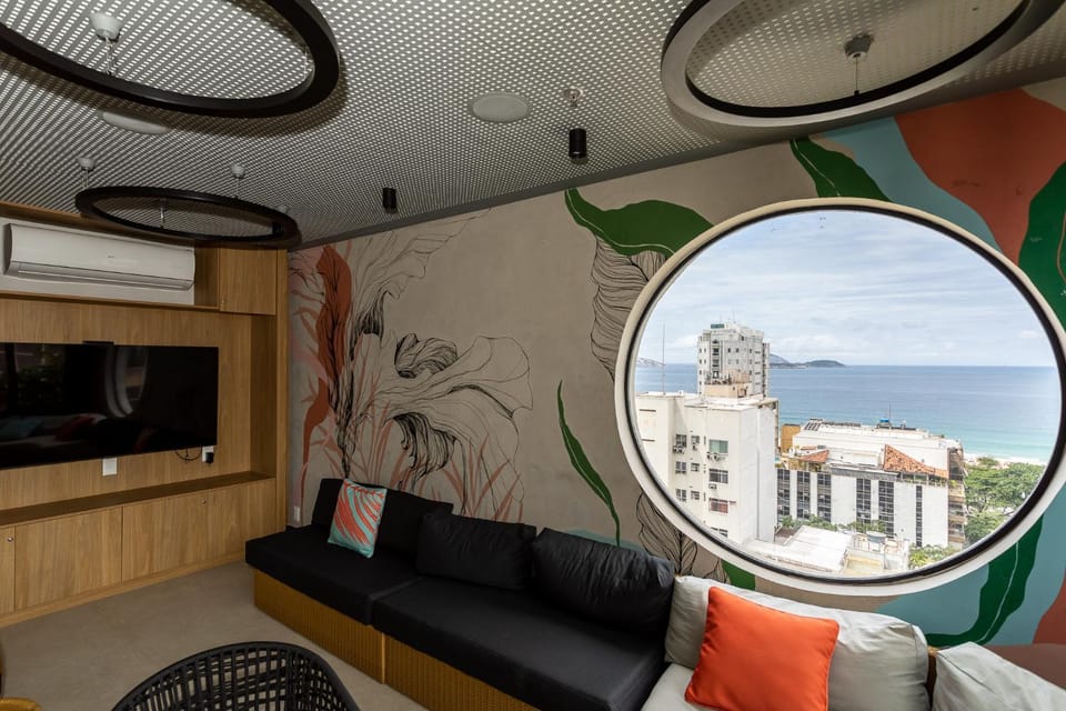 Communal lounge/ TV room, Balcony/Terrace