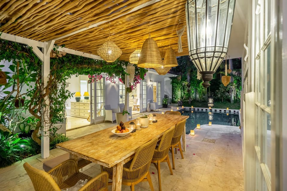 Seating area, Dining area