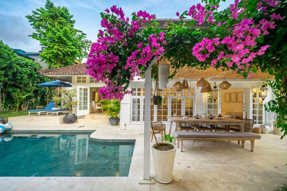 Property building, Patio, Swimming pool, sunbed