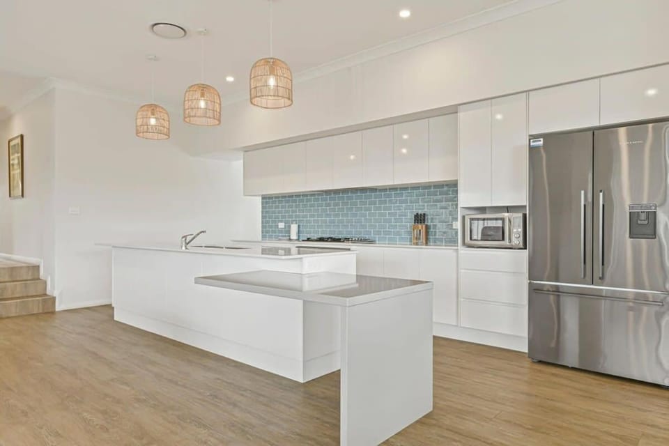 White Haven - Luxe Abode, Firepit, Mountain Views House in Orange