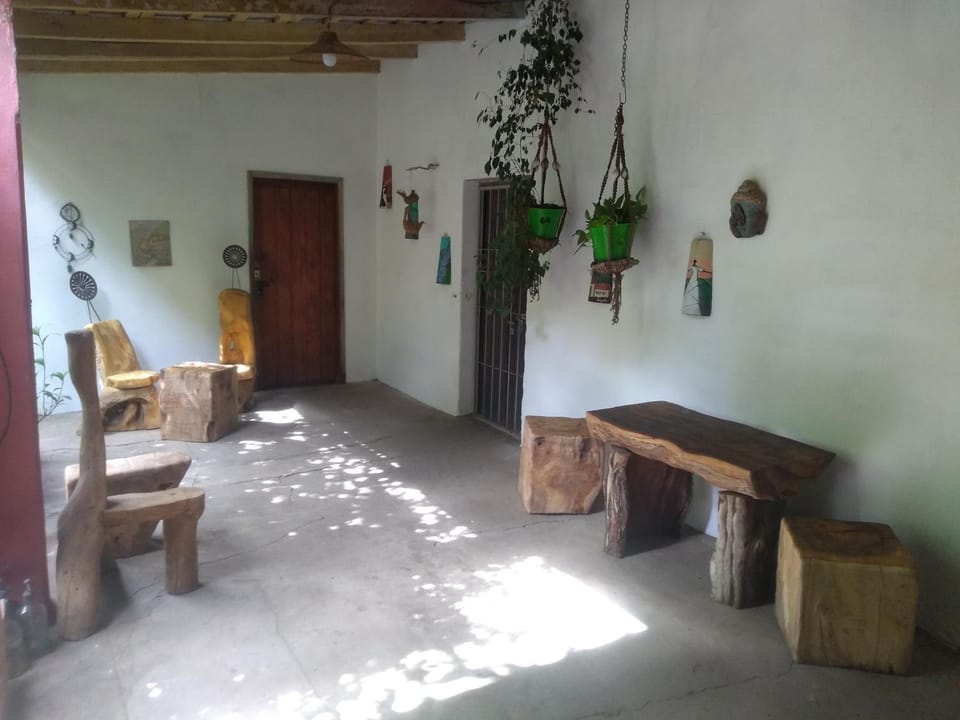Seating area, Area and facilities