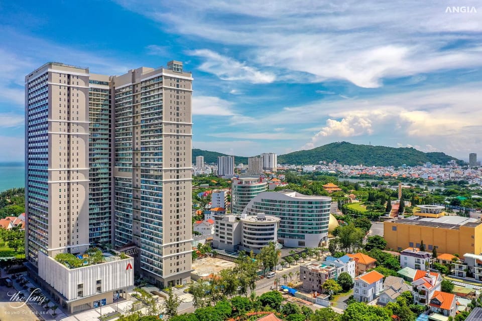 Property building, Natural landscape, Bird's eye view, Beach, City view, Mountain view