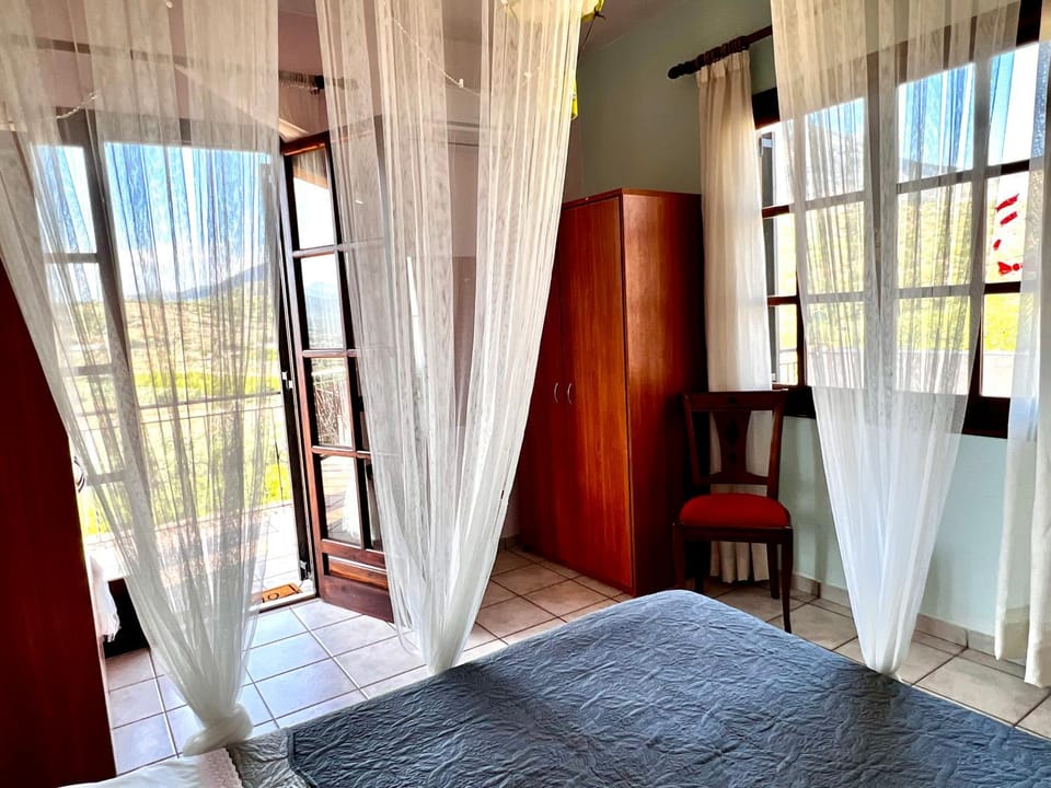 Sunny house at ancient Mycenae, close to Nafplio! Apartment in Peloponnese Region