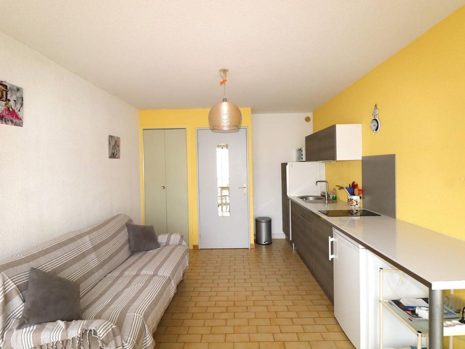 Studio Cabine cosy avec parking, proche plage et commerces au Grau-du-Roi - FR-1-307-223 Cabin in Le Grau-du-Roi
