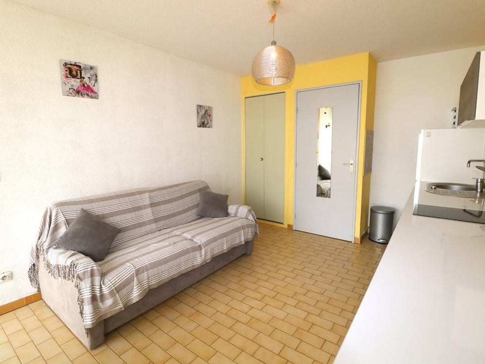 Studio Cabine cosy avec parking, proche plage et commerces au Grau-du-Roi - FR-1-307-223 Cabin in Le Grau-du-Roi
