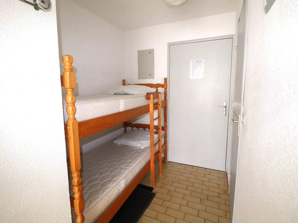 Studio Cabine cosy avec parking, proche plage et commerces au Grau-du-Roi - FR-1-307-223 Cabin in Le Grau-du-Roi