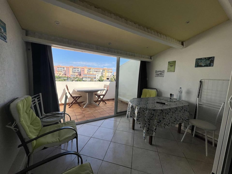 Studio Mezzanine avec Piscine, Clim, Parking et Lave-linge - Proche Plage - FR-1-702-50 Apartment in Agde