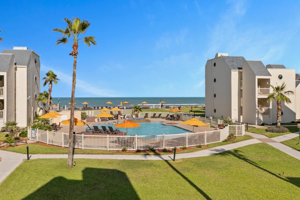 Natural landscape, Beach, Pool view, Sea view, Swimming pool, sunbed