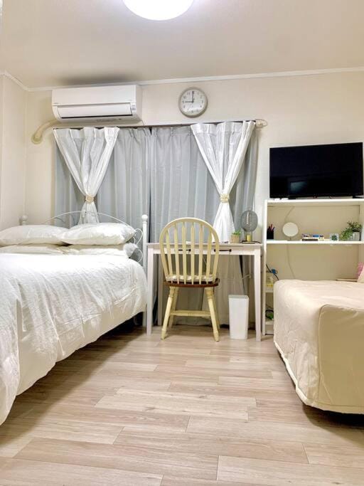 Photo of the whole room, Bedroom