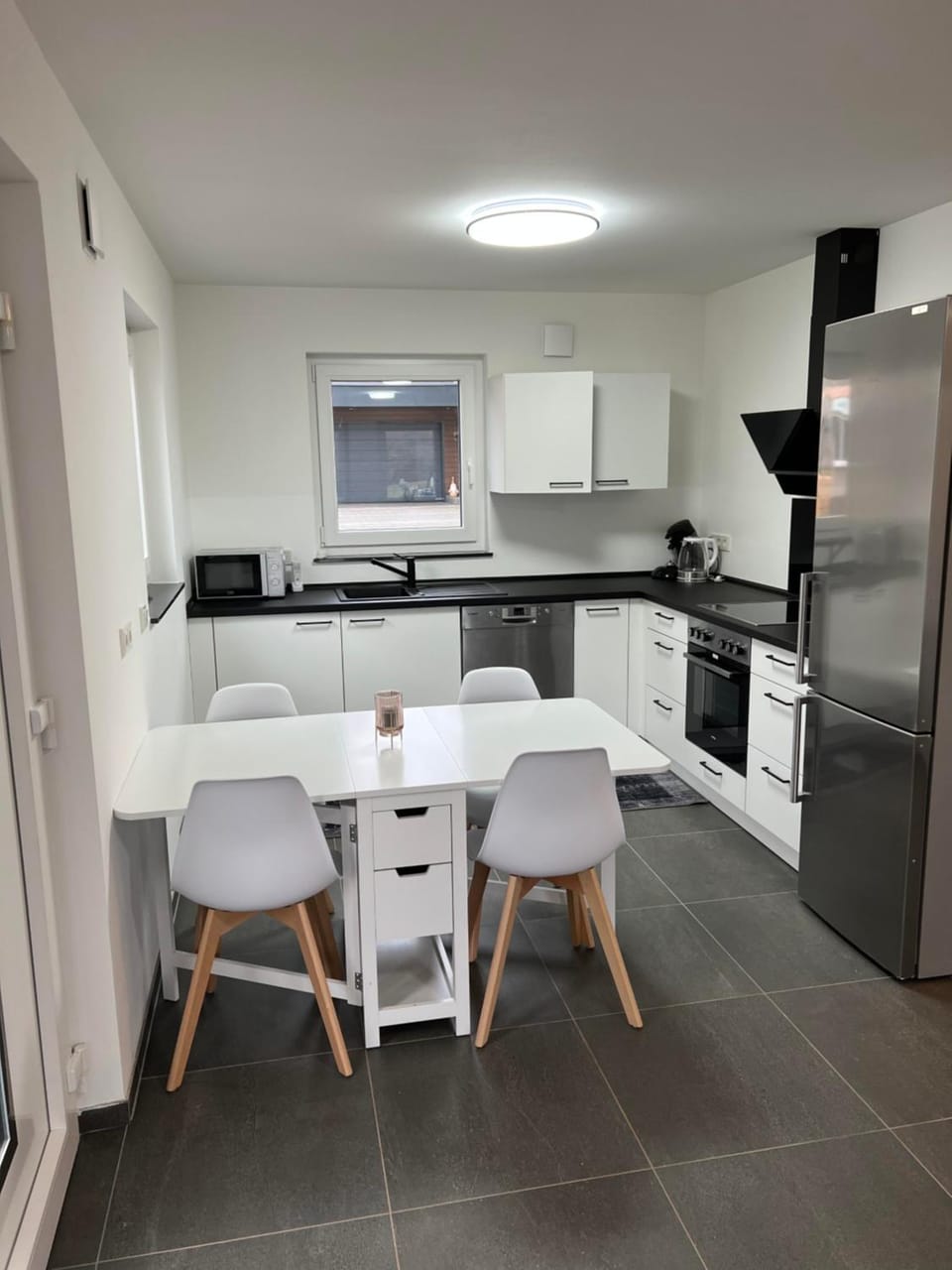 Kitchen or kitchenette, Seating area, Dining area
