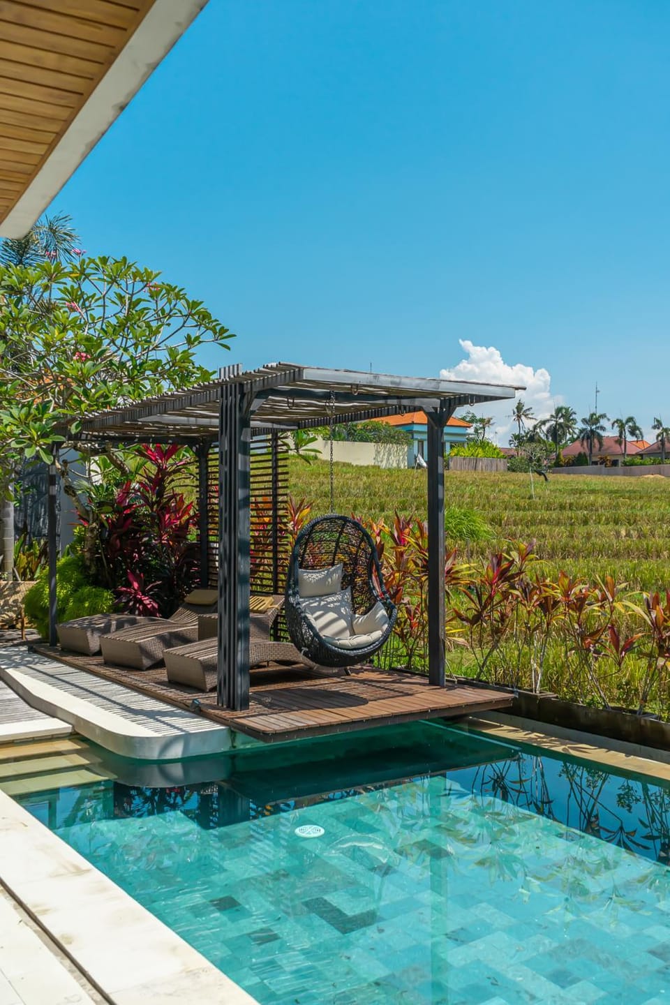 Villa Asri - Incredible Tropical 3BR close to Nyanyi beach! Villa in Kediri