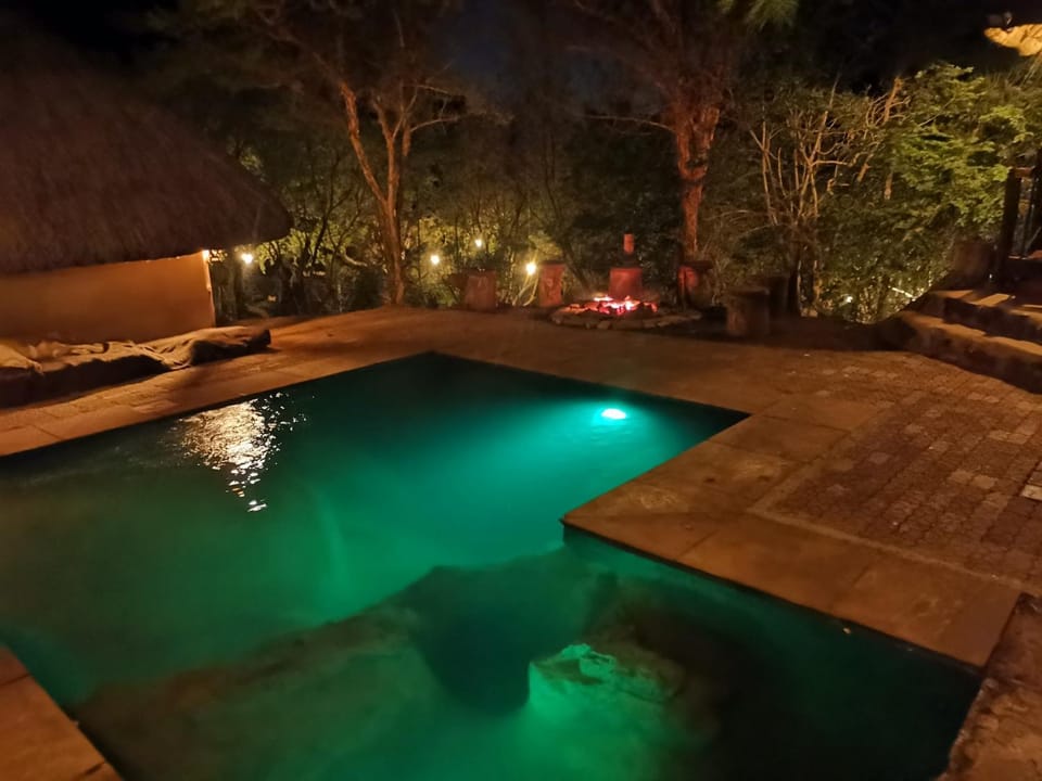 Night, Natural landscape, View (from property/room), Garden view, Mountain view, Pool view, Pool view, Swimming pool, Swimming pool