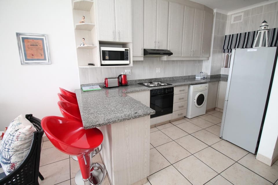 Kitchen or kitchenette, washing machine