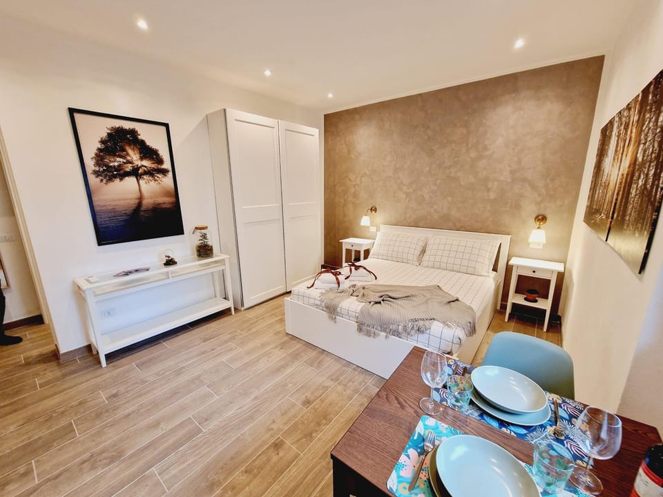 Living room, Seating area, Dining area, Bedroom, wardrobe