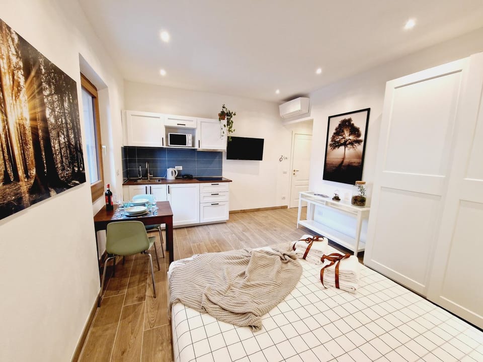 Bed, Living room, Dining area