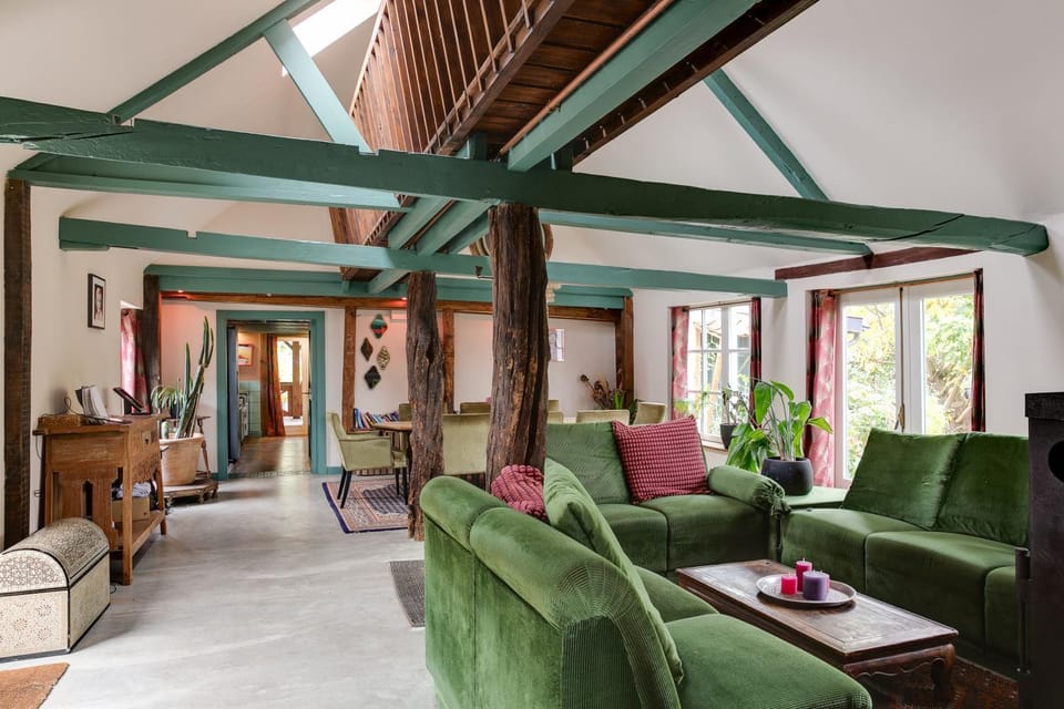 Living room, Seating area