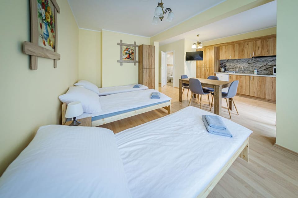 Bed, Kitchen or kitchenette, Photo of the whole room, Bedroom, towels