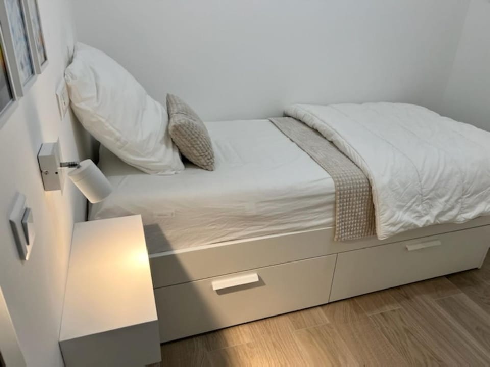 Bed, Bedroom